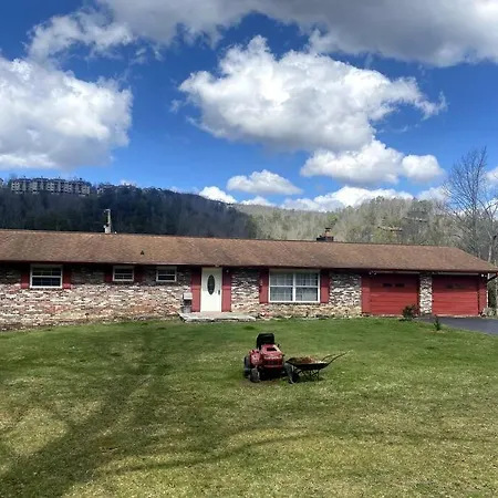 Big Bear Family House, 7 Bed Rooms, 2 Living Rooms, Fire Pit